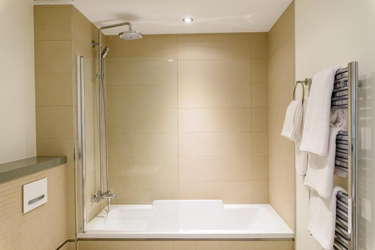 Luxury Modern Apartment With Exceptional Views! Hosted By Sweetstay 直布罗陀 外观 照片